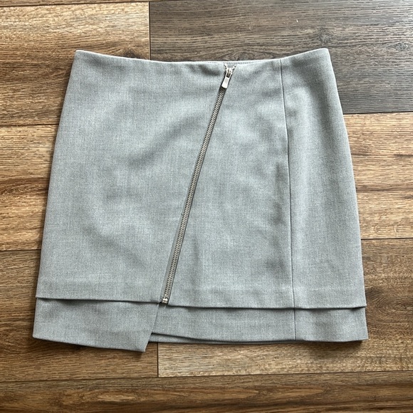 Awesome Grey H&M Skirt W/ Silver Zipper Detail - Picture 2 of 5